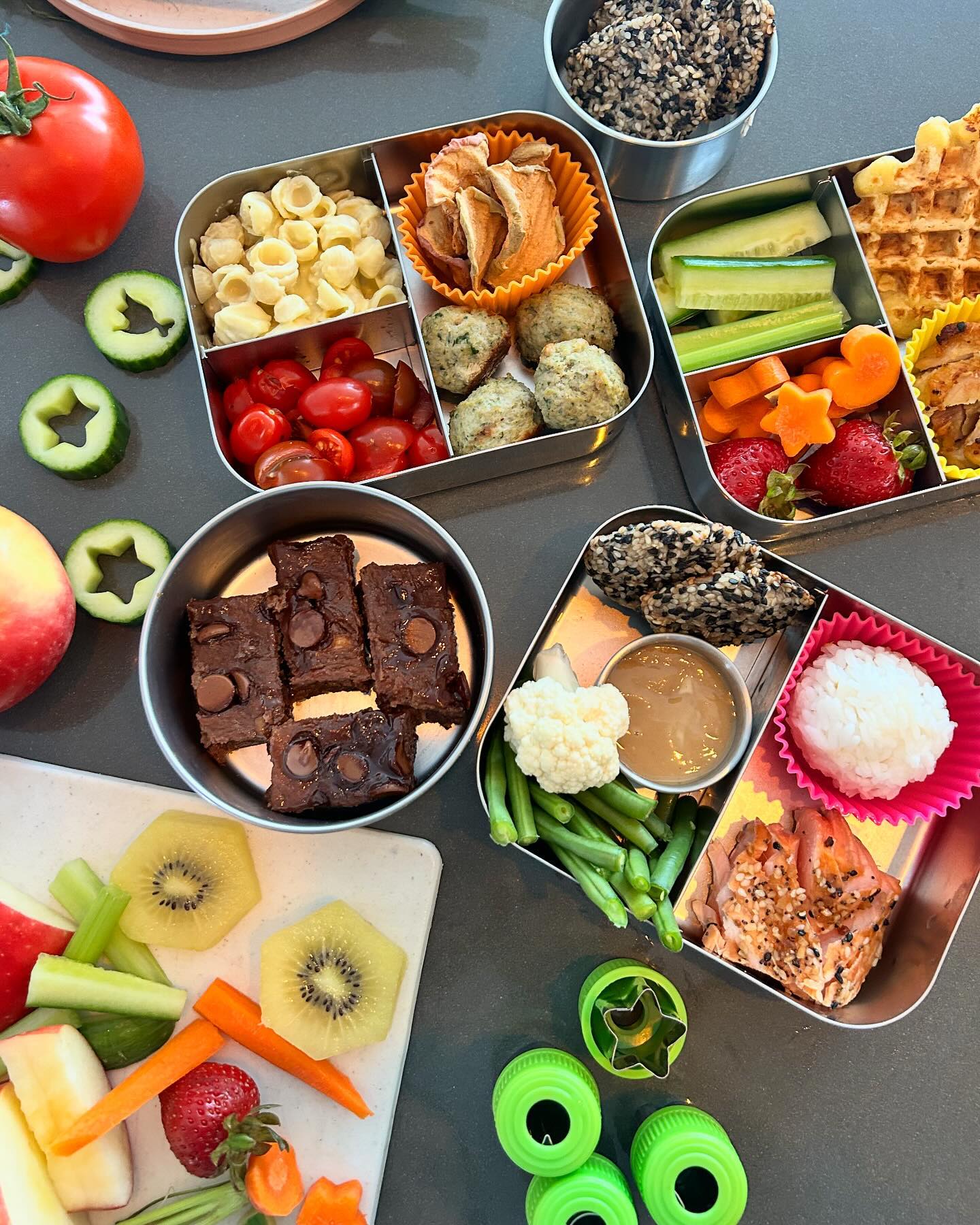 Nutrition Balanced. Our food will incorporate the macronutrients that little bodies need to function properly:
* Carbohydrates provide fuel and support brain function.
* Protein supports growing bodies, a healthy immune system and hormone regulation.
* Fats provide energy and are support brain development.
* Fiber helps with digestive health and regulating blood sugar.
 
Perfectly portioned. We follow guidelines from the Children’s Pediatric Association, National Institute of Health and the Center for Disease Control.

No artificial ingredients. Synthetic colors, flavors and preservatives are associated with cancer, weight gain, behavioral issues in children, allergic reactions, etc. 

Organic. We serve food, not chemicals. The vast majority of our ingredients will be organically grown, which is better for our kids and for our planet.

Non-GMO. Genetically modified crops often have increased exposure to herbicides, threaten biodiversity and may have other negative long-term effects.