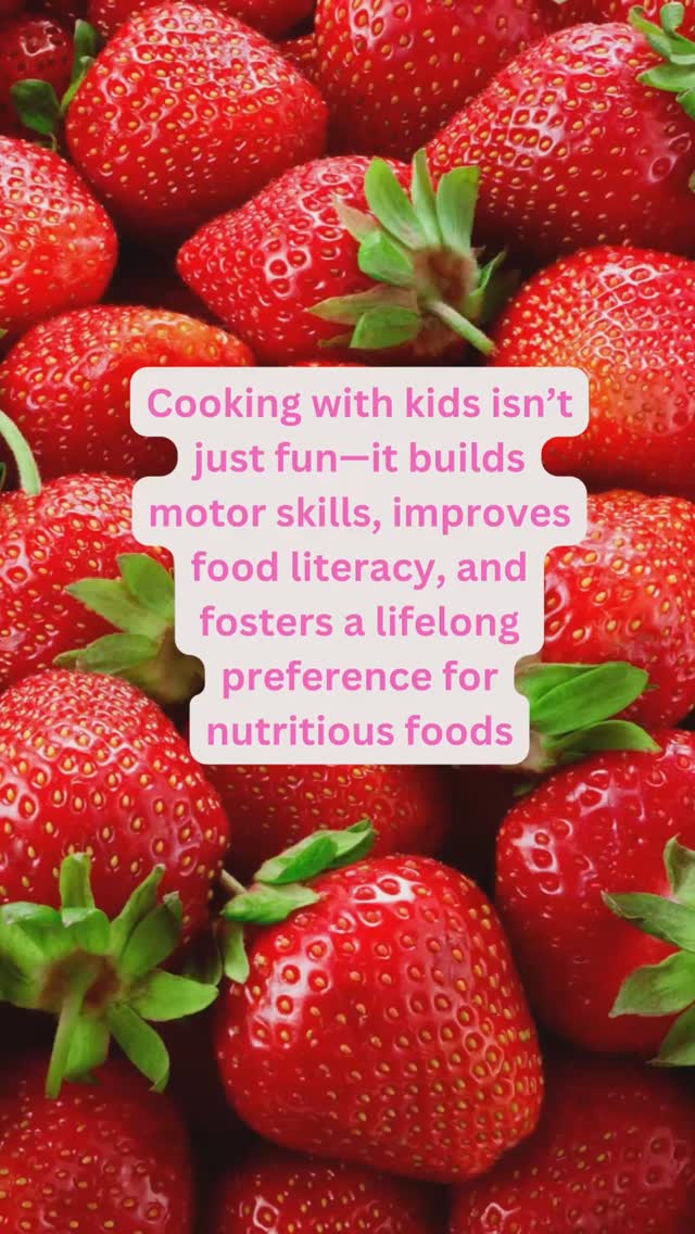 Banana Chia Cake with Strawberry Yogurt Frosting

Ingredients:
* 1 cup almond flour
* 1 egg
* 2 ripe bananas (mashed)
* 1 tbsp chia seeds
* 1 tsp baking powder
* Pinch of salt
* 2 tbsp strawberry jam
* 3 tbsp plain yogurt

Instructions:
1. Preheat oven to 350°F (175°C). Grease a cake pan.
2. Mash bananas, add egg, almond flour, chia, baking powder, and salt. Mix well.
3. Pour batter into cake pan.
4. Bake for 20-25 minutes, or until a toothpick comes out clean. Cool.
5. Mix strawberry jam and yogurt for frosting. Frost cooled cake.

Enjoy your healthy, delicious cake! 😊