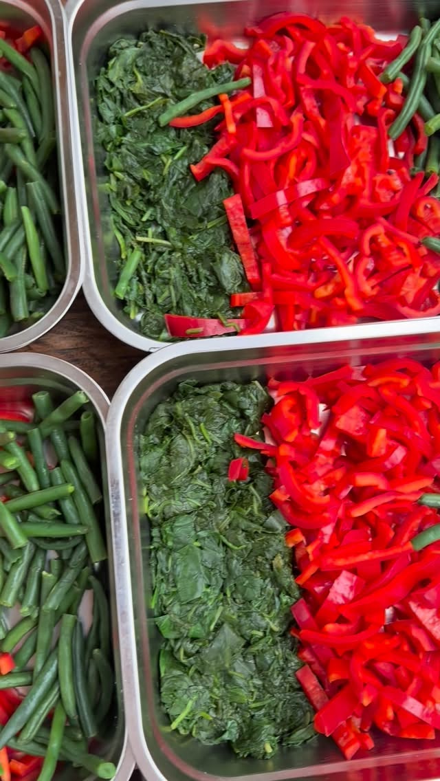 Did you know kids need to see a veggie again and again (around 8–12 times!) before they learn to love it?

At Rainbow Kitchen Kids, we make sure they get lots of chances — roasted, steamed, hidden in sauces, crunchy, soft… all the colors!

We turn exposure into love. 💛🥕🥦